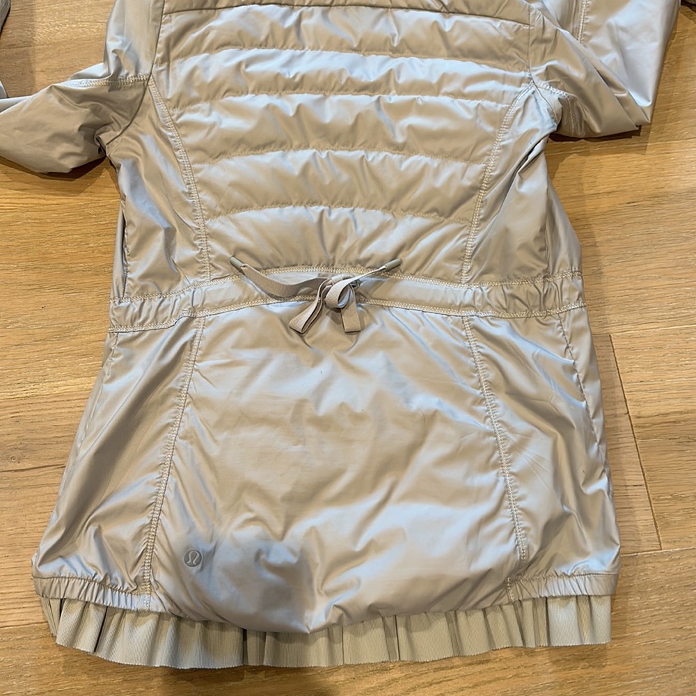 LIKE NEW LULULEMON Spring fling ruffled puffy windbreaker jacket size 4 - Picture 7 of 9